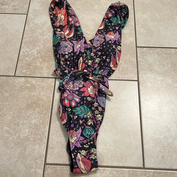 Allihop one piece bathing suit from anthropologie - Picture 3 of 5